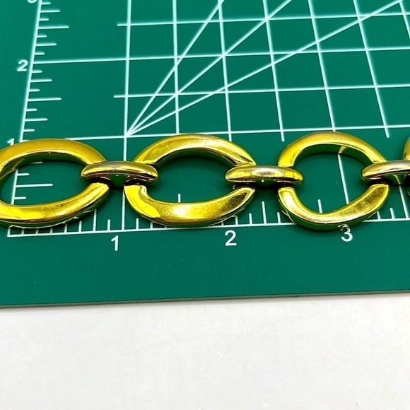 Liz Claiborne Gold Tone  Oversized Chain Link Toggle Bracelet  Gold Tone Vintage - Picture 8 of 9